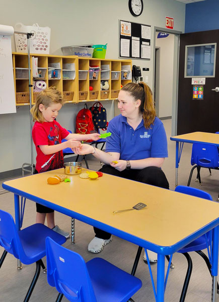 238_pre-k-classroom-playtime-food-teacher